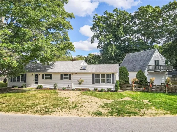 29 Bonneau St, North Attleboro, MA 02760