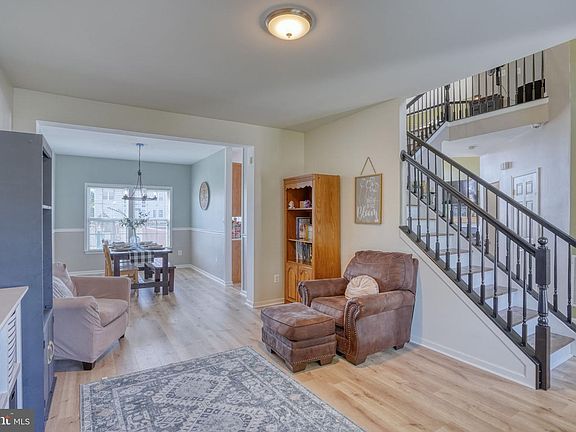 3rd image of 91 Esker Cir