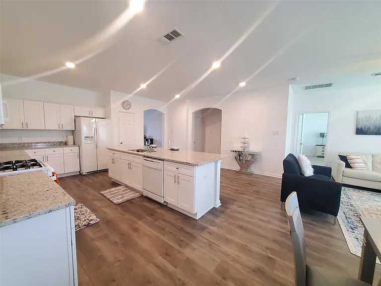 11218 Beverley Park St — Photo 15