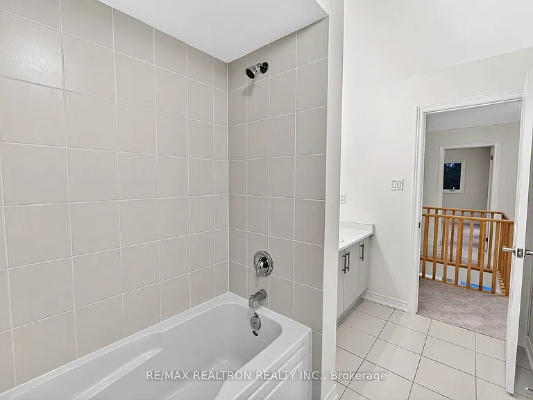 1 Wakefield Blvd — Photo 39