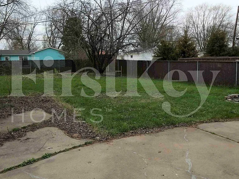 18642 W Karen Ln — Photo 14
