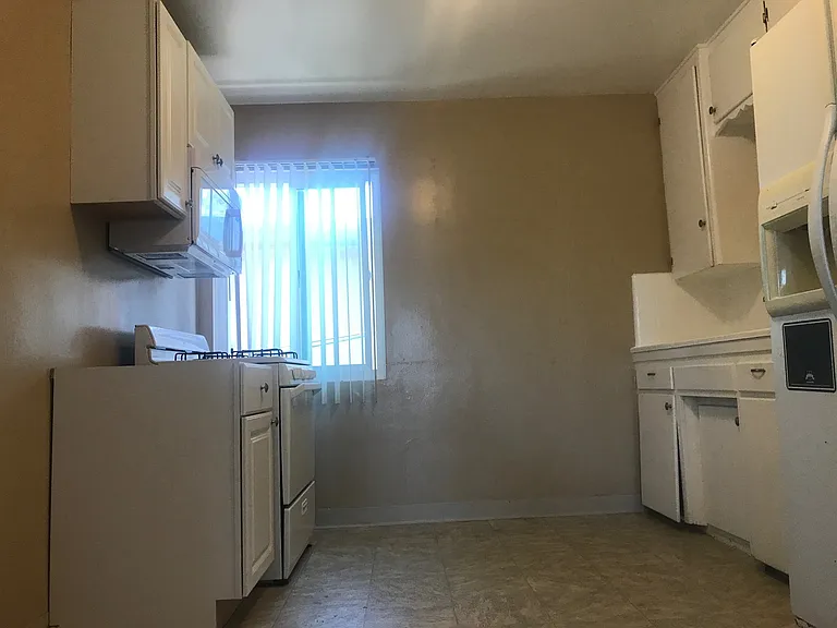Torrance Apartments — Photo 7