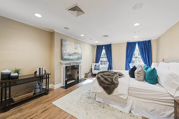 Sold by Nest Seekers International | media 4