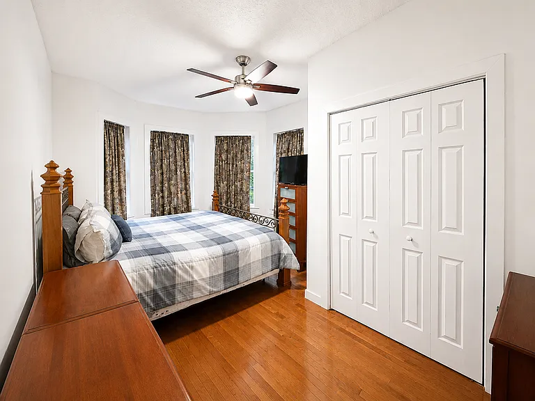 528 Harrison Ave #B — Photo 9