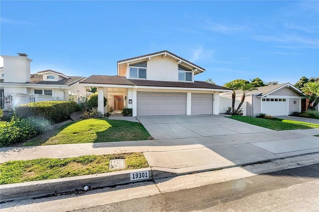 5 bed, 2.5 bath, 2517 sqft, $6,500 — Photo 1