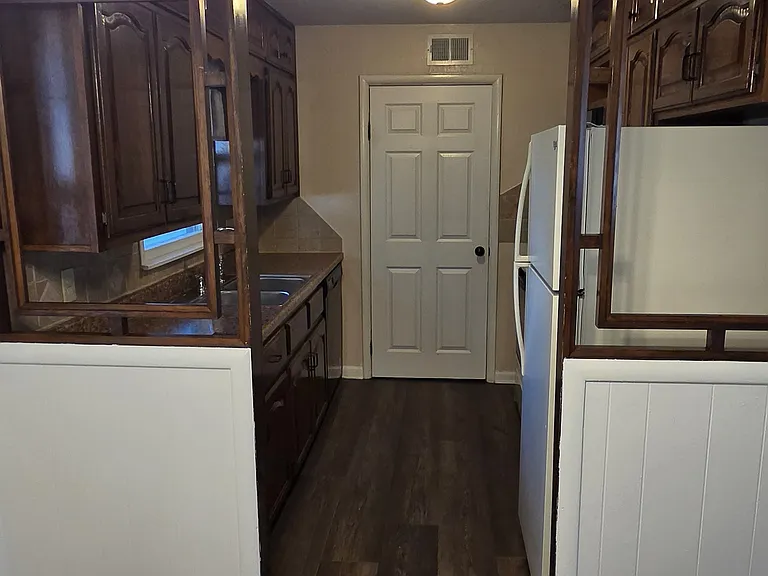 1114 W Greenfield St — Photo 5