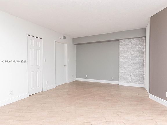 4th image of 3300 NE 192nd St APT 516