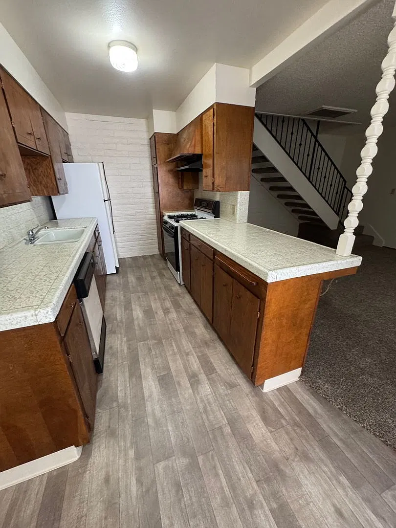 Walnut 1354 W — Photo 3