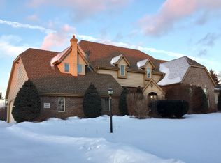 W283N4888 Roosevelts Quay, Pewaukee, WI 53072