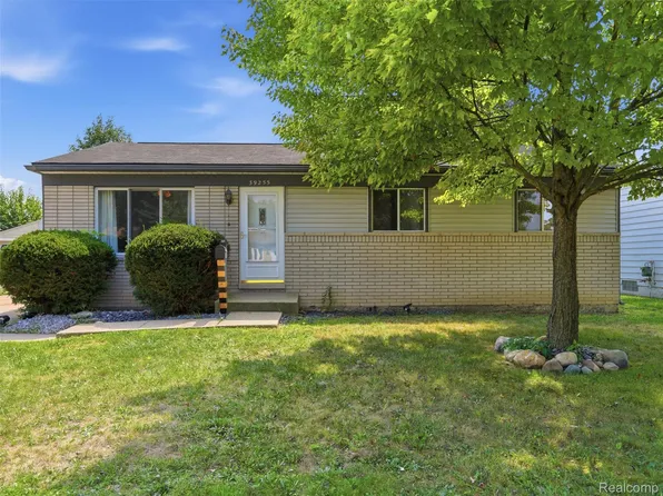 39255 Avondale St, Westland, MI 48186
