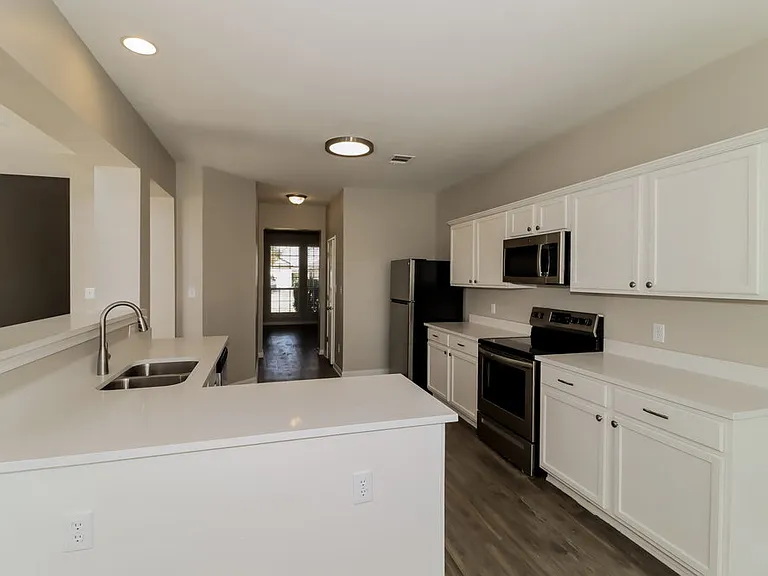 539 W Metcalfe St — Photo 10