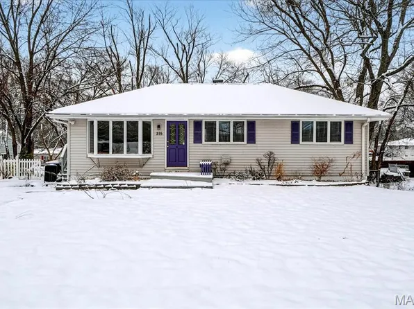 215 Hutchinson Rd, Ballwin, MO 63011