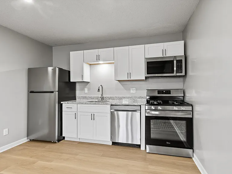 Swan Creek Apartments — Photo 21