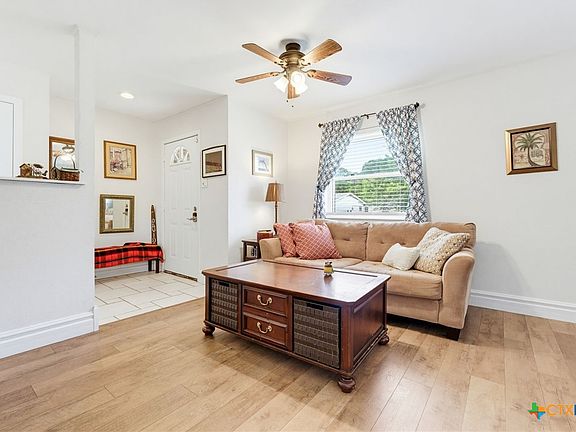 5th image of 901 Edwards St