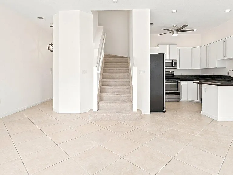 1224 NE 18th Ave #1 — Photo 4