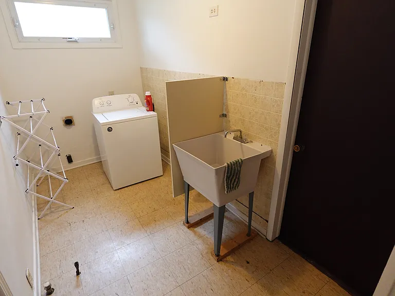 3313 N Locust St — Photo 22