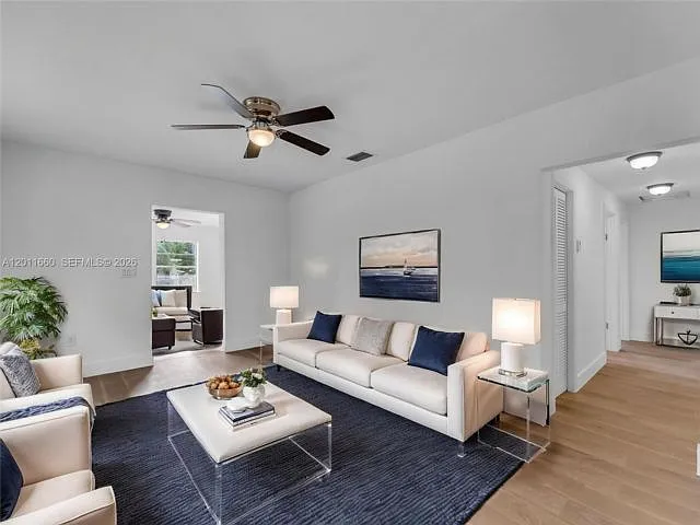 3 bed, 2.0 bath, 2646 sqft, $3,600 — Photo 2