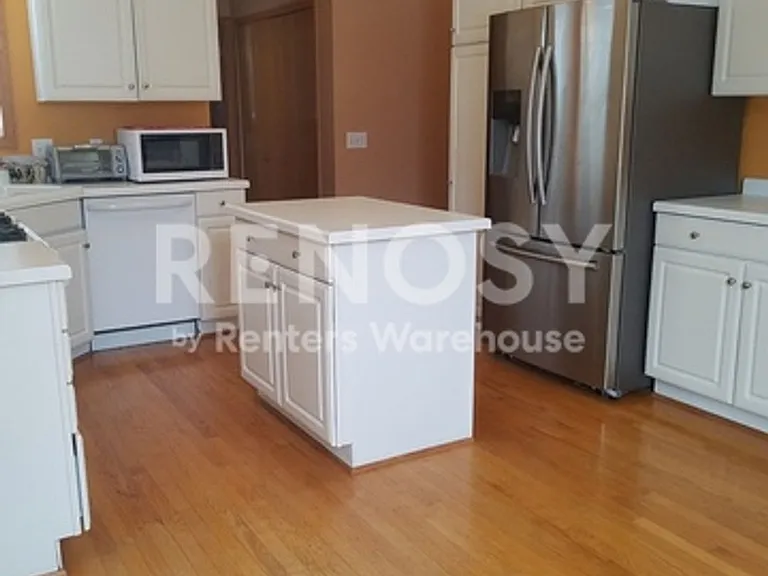 18129 W 82nd St — Photo 10