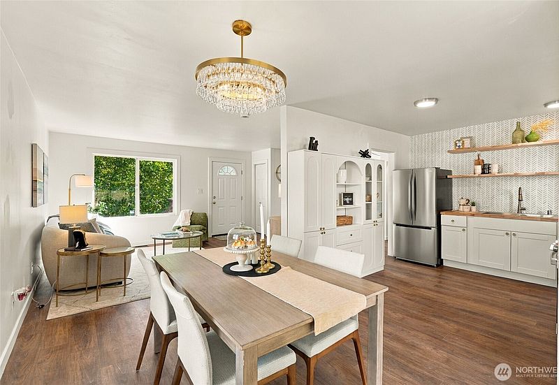 4th image of 10233 8th Avenue SW