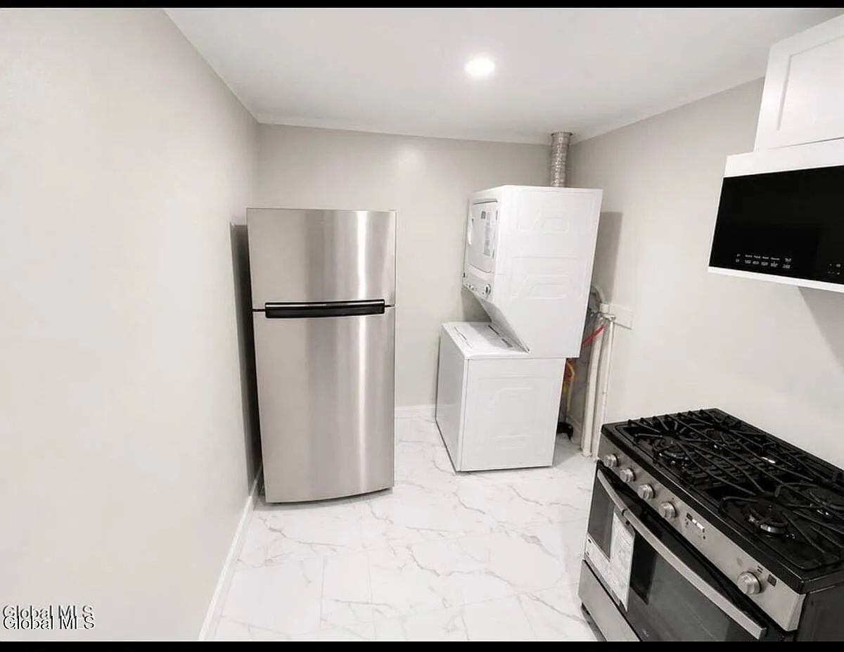 1 bed, 1.0 bath, 900 sqft, $1,350 — Photo 4