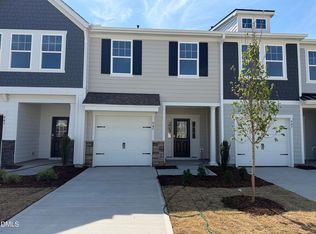 945 Kensley Grove Ln, Fuquay Varina, NC 27526