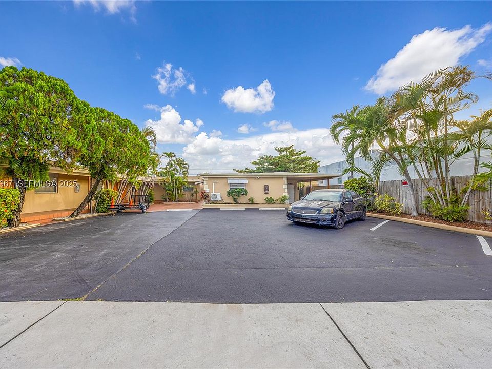 1st image of 6124 Pembroke Rd