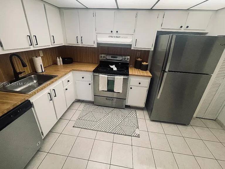 2625 Collins Ave #502 — Photo 3