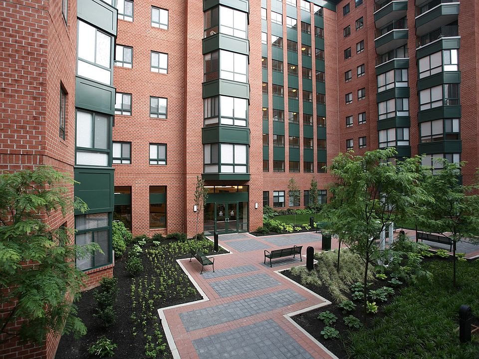 Building Exterior Courtyard