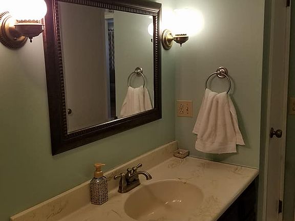 3rd image of 709 Southgate Dr