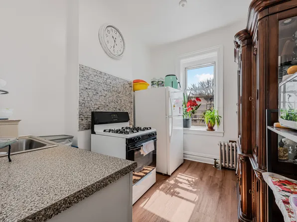 2884 Valentine Avenue image 14 of 26