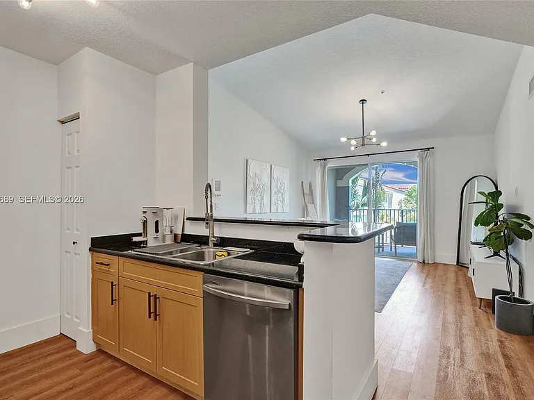 6841 SW 44th St #305 — Photo 14