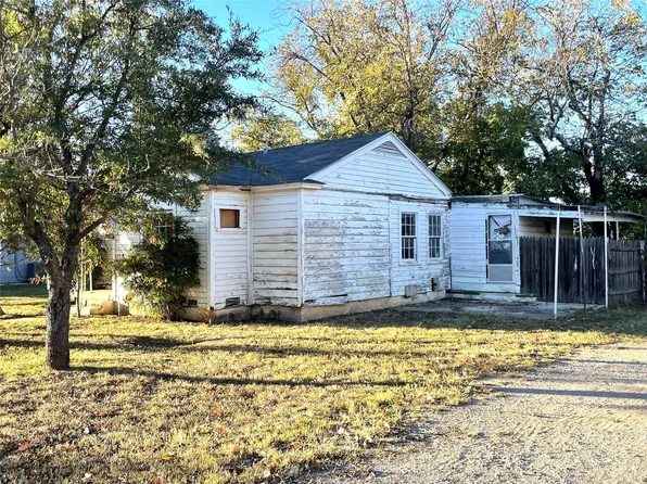 900 W 4th St, Brady, TX 76825