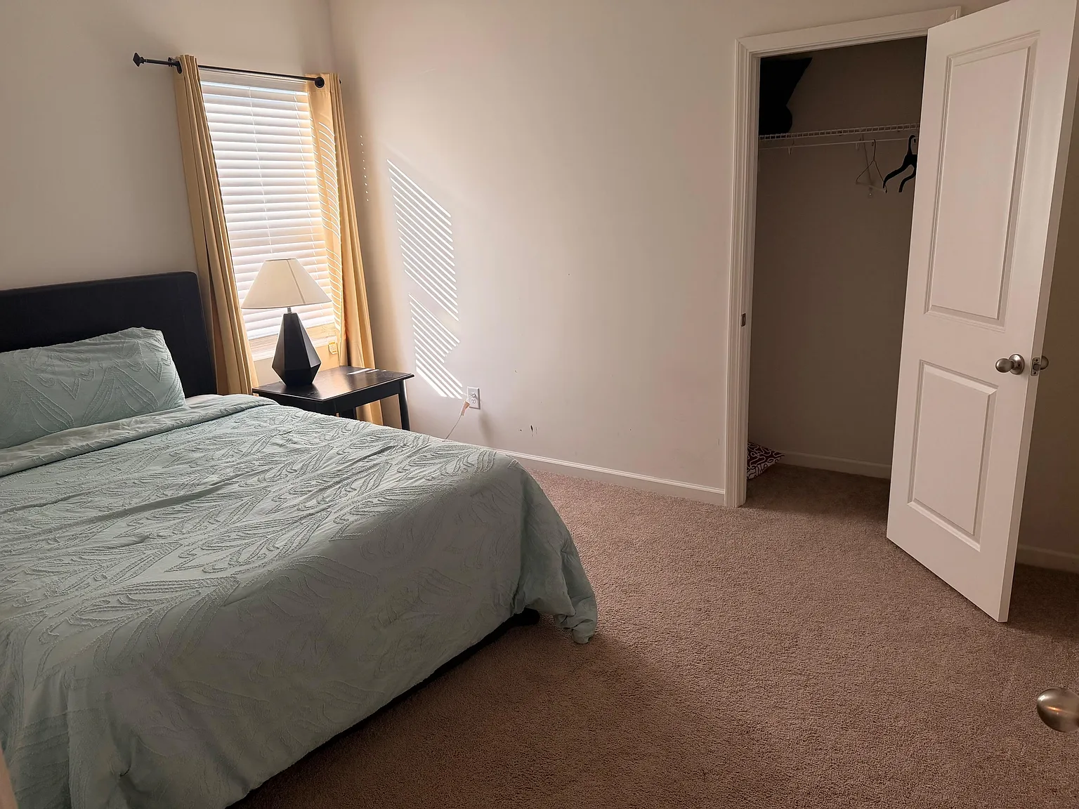 3 bed, 2.0 bath, 1589 sqft, $936 — Photo 1
