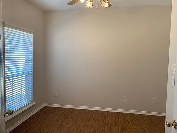 2nd image of 2420 Cimmaron Dr