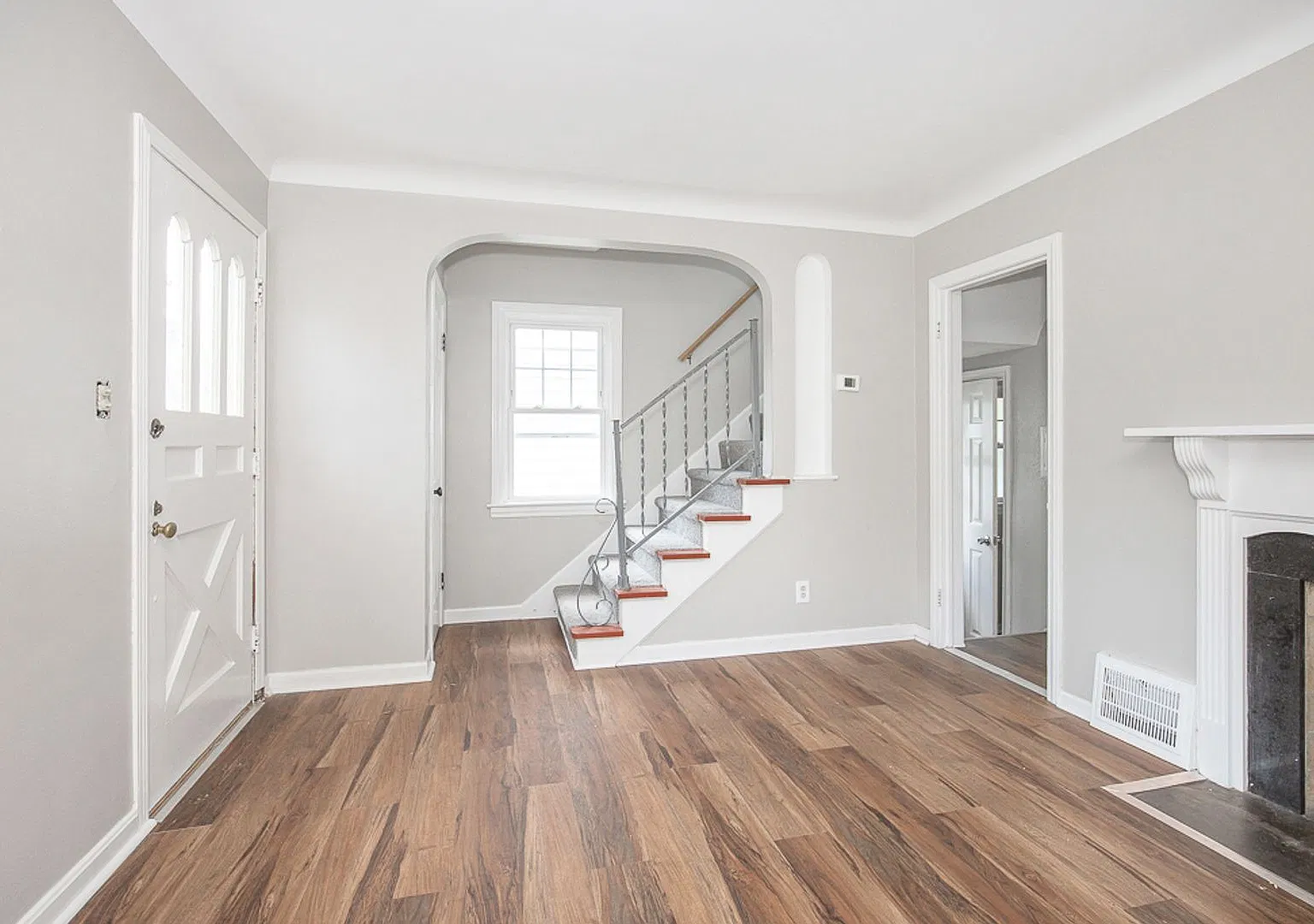 3 Bed 2 Bath Beautiful Single Family Home In Cleveland Heights! — Photo 4