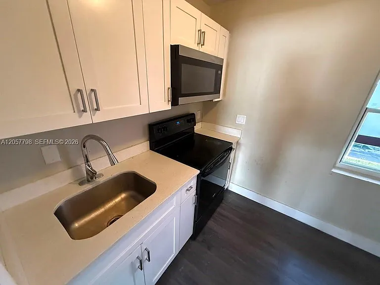 2140 NW 24th St #2 — Photo 4