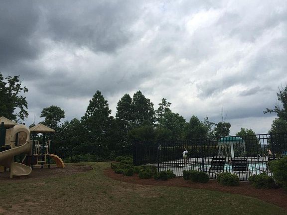 4th image of 15 Greenfield Dr