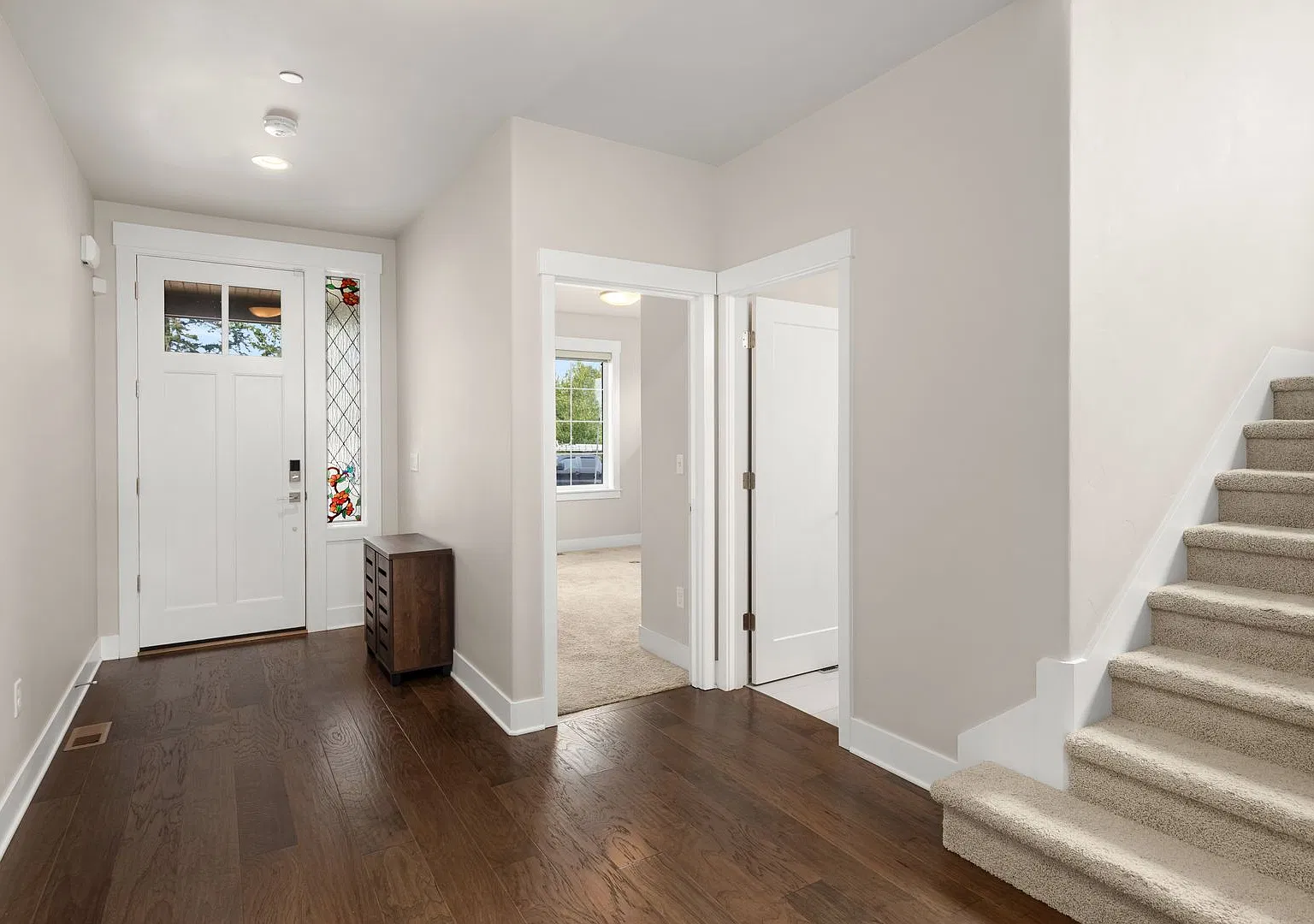 Gorgeous 4 Bedroom Camas Home With Generous Amenities! — Photo 3
