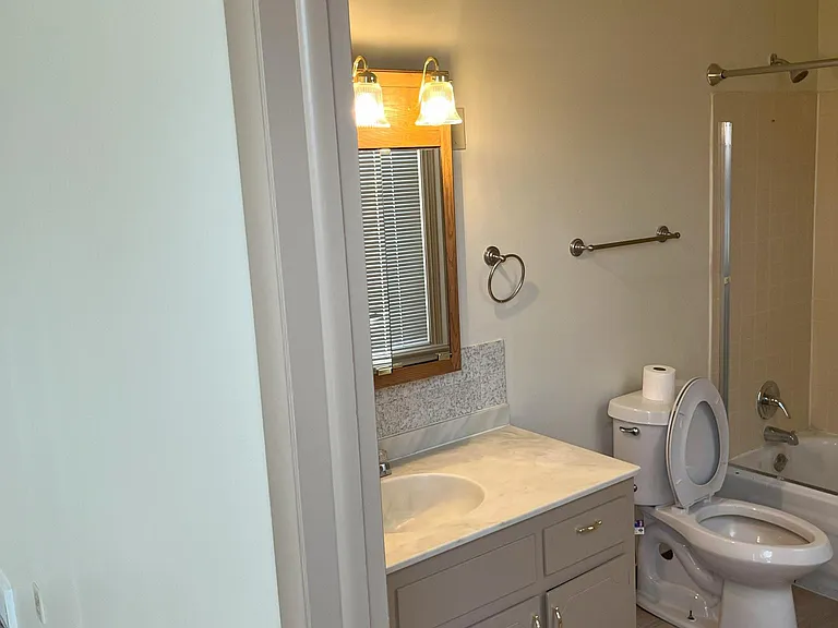 140 N Canal St #3 — Photo 9