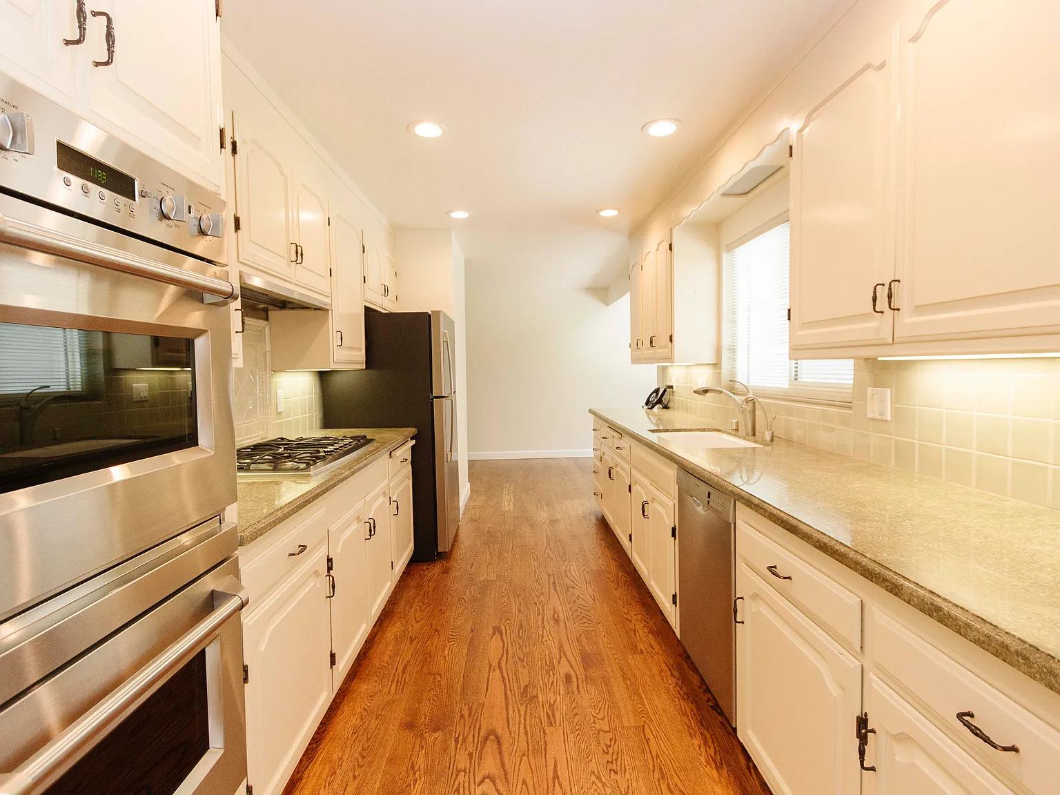 3 bed, 1919 sqft, $6,000 — Photo 2