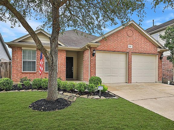 3rd image of 5718 Trinity Oaks
