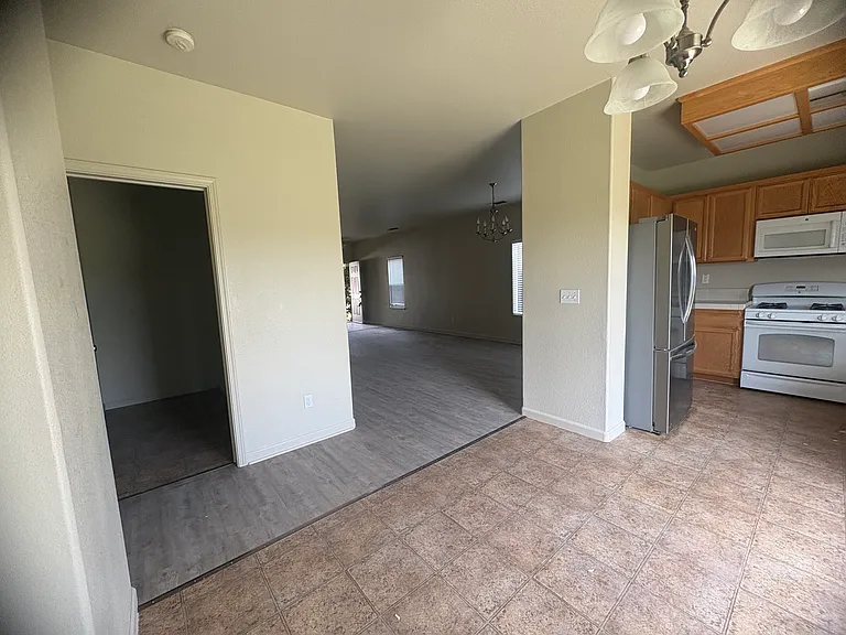 614 Mosburg Loop — Photo 10