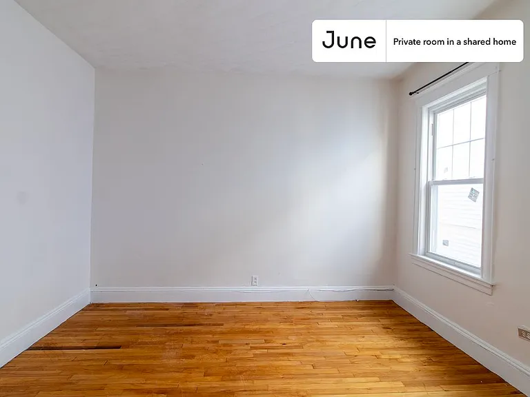 61 Lithgow St #B — Photo 3