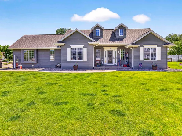 1795 Gateway Meadows Ln, Neenah, WI 54956