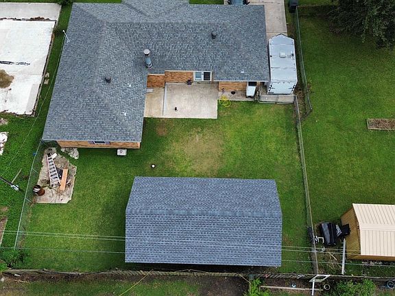 3rd image of 303 Melanie Ln