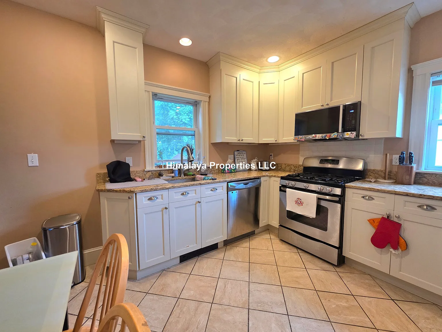 6 bed, $9,150 — Photo 2