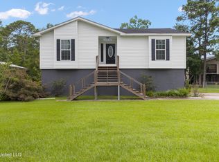 10425 Riverbend Dr, Moss Point, MS 39562
