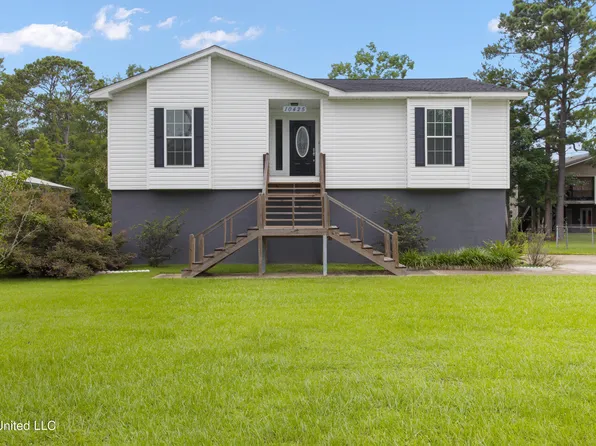 10425 Riverbend Dr, Moss Point, MS 39562