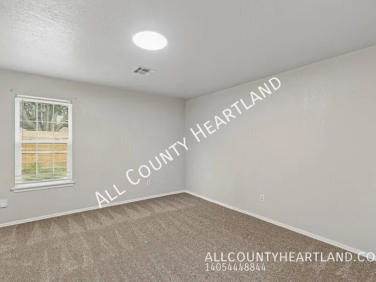 709 Stonecroft Cir — Photo 5