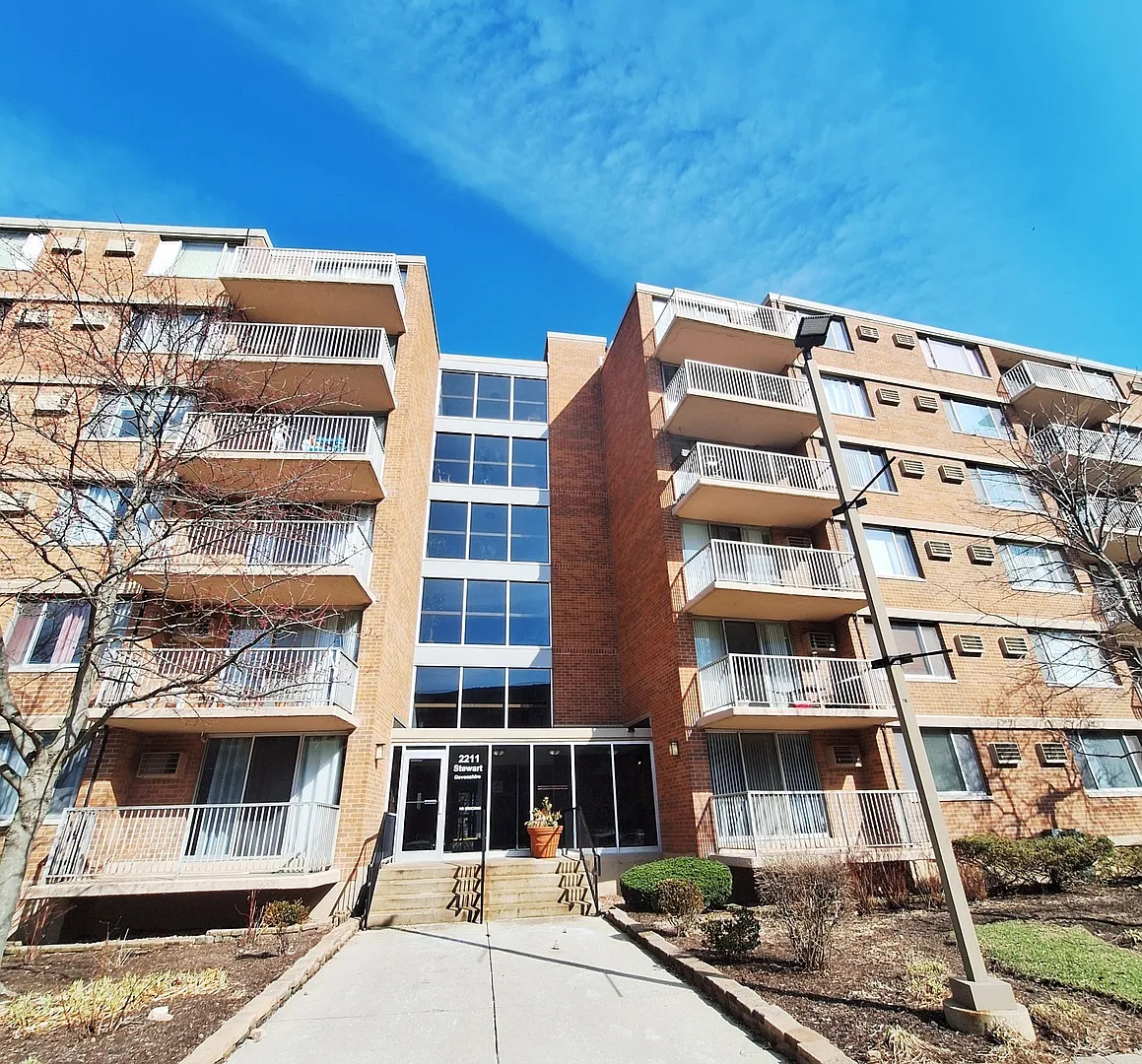 2 bed, 1235 sqft, $2,400 — Photo 1